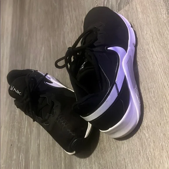 Nike Men's Black Running Shoes - Picture 3 of 10
